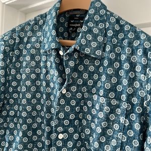 EUC Treasure & Bond trim fit men’s short sleeve button down shirt